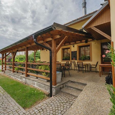 Hotel Taverna Javorník Buitenkant foto