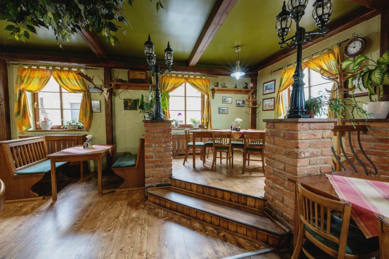 Hotel Taverna Javorník Buitenkant foto