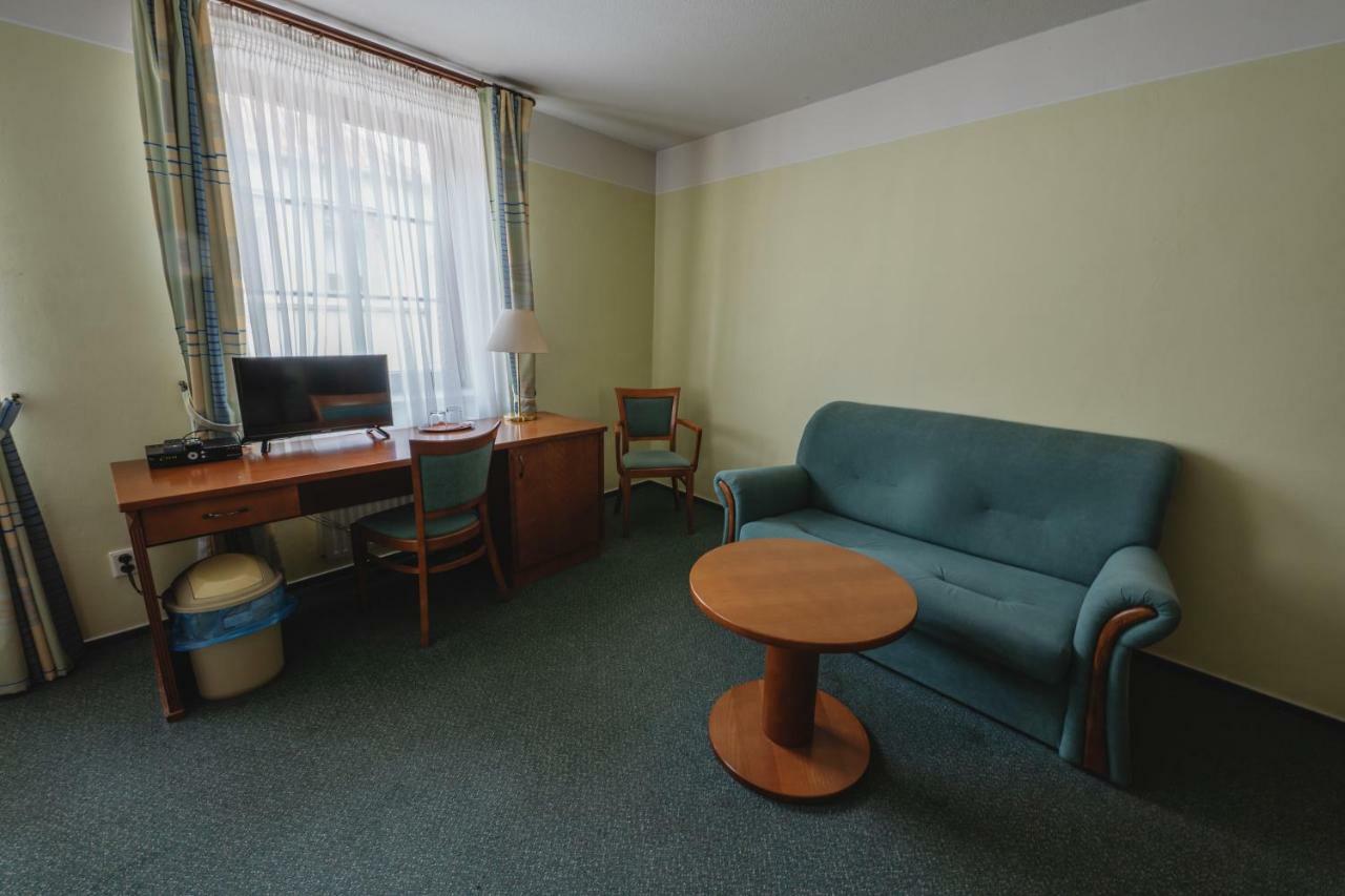 Hotel Taverna Javorník Buitenkant foto