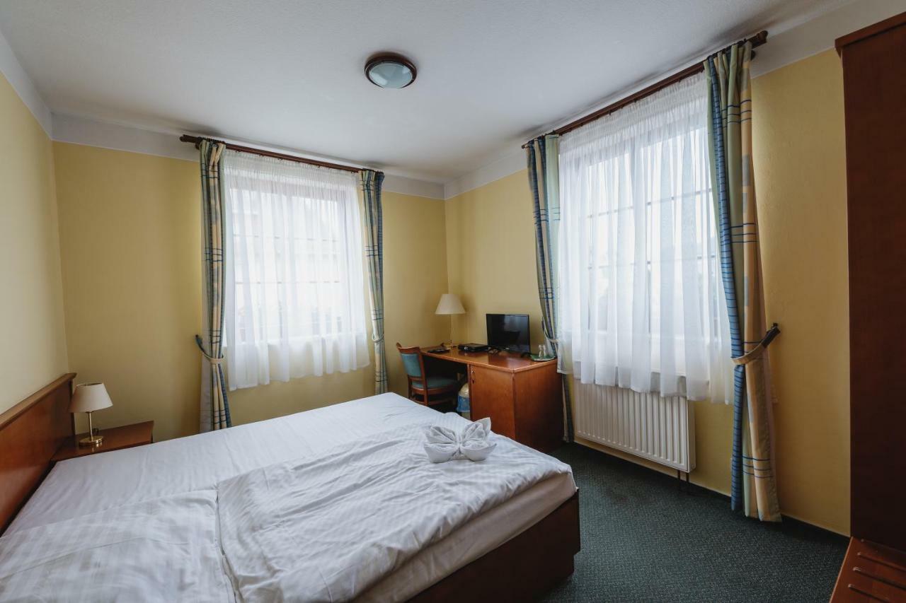 Hotel Taverna Javorník Buitenkant foto