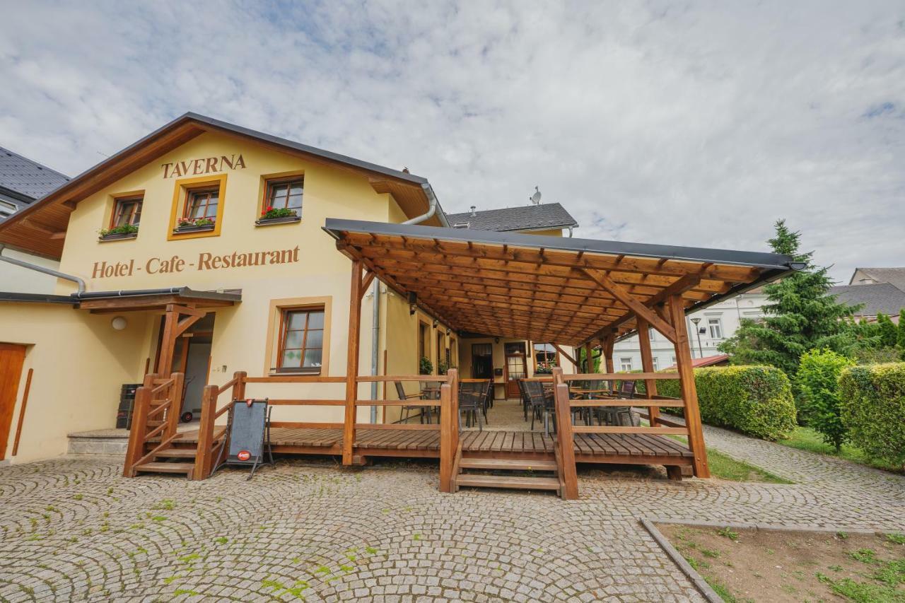Hotel Taverna Javorník Buitenkant foto