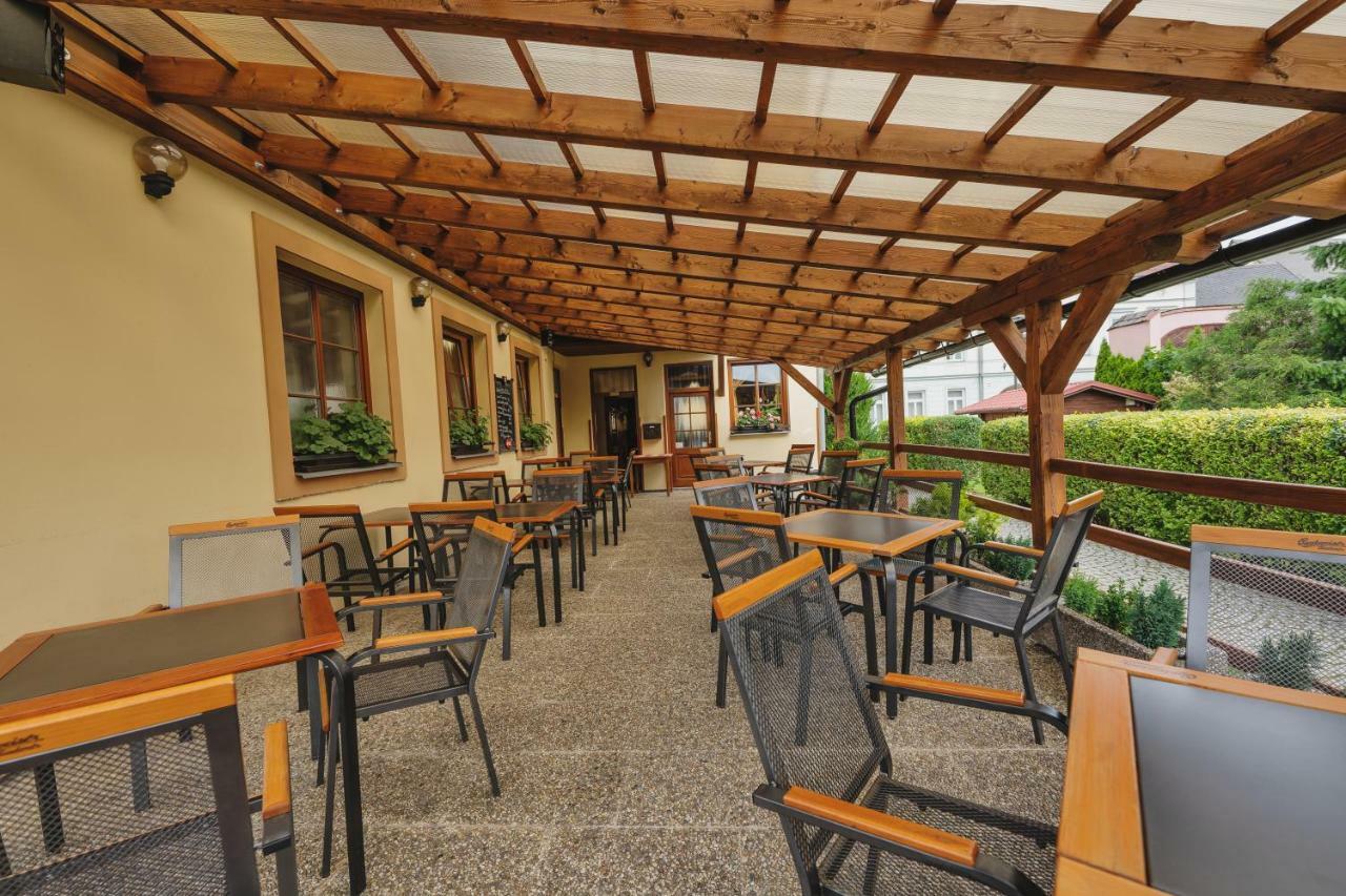 Hotel Taverna Javorník Buitenkant foto
