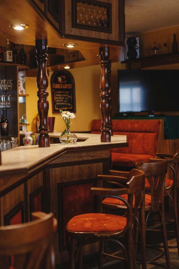 Hotel Taverna Javorník Buitenkant foto