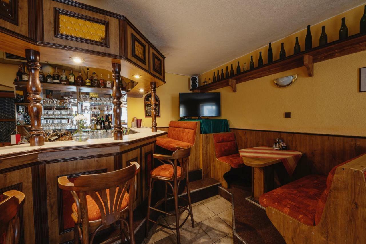 Hotel Taverna Javorník Buitenkant foto