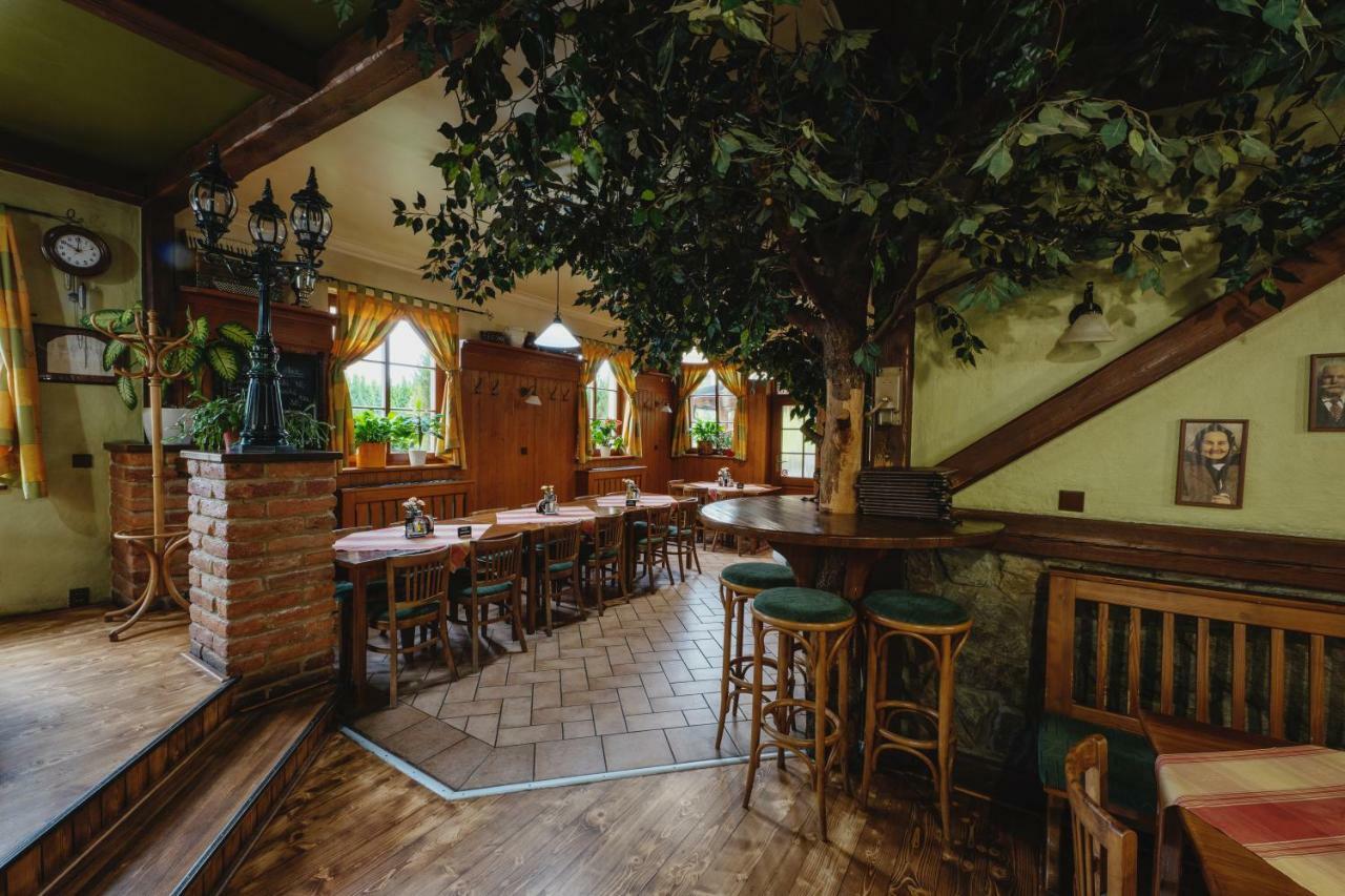 Hotel Taverna Javorník Buitenkant foto