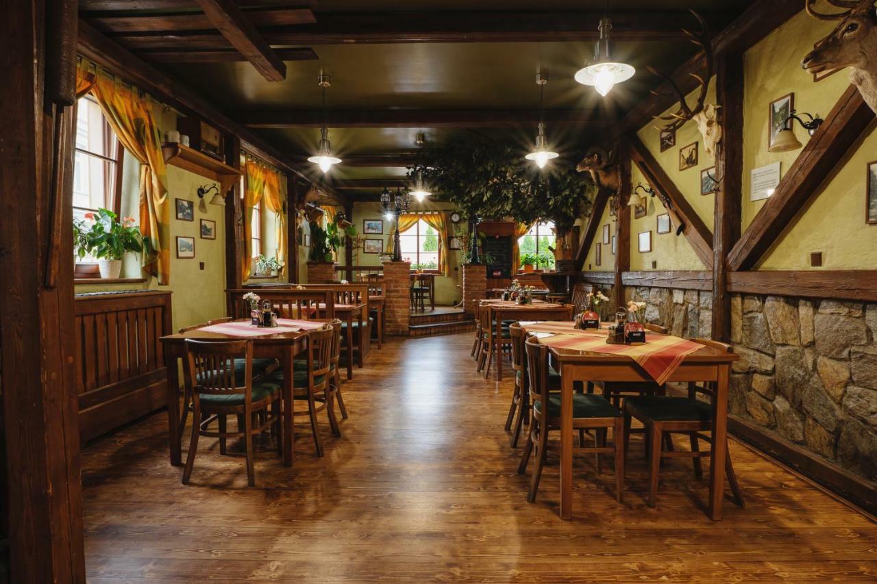 Hotel Taverna Javorník Buitenkant foto