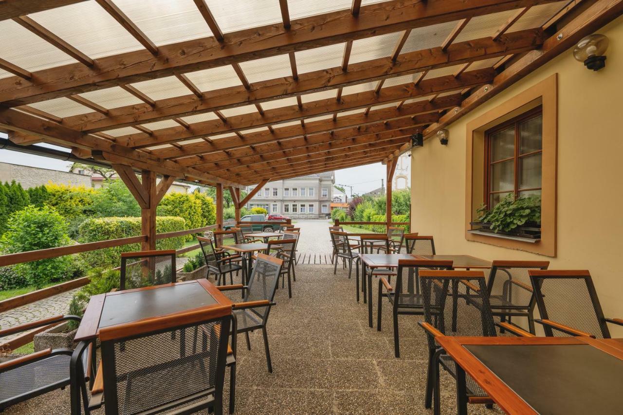 Hotel Taverna Javorník Buitenkant foto