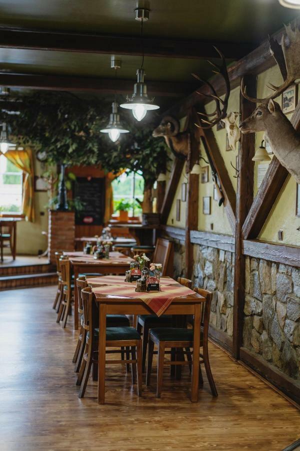 Hotel Taverna Javorník Buitenkant foto