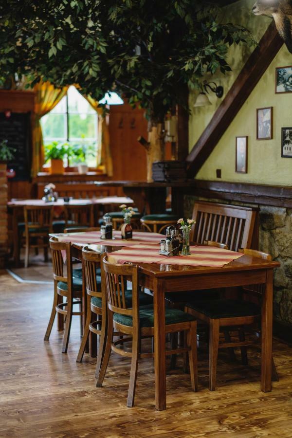 Hotel Taverna Javorník Buitenkant foto