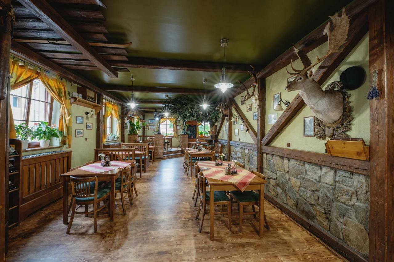 Hotel Taverna Javorník Buitenkant foto