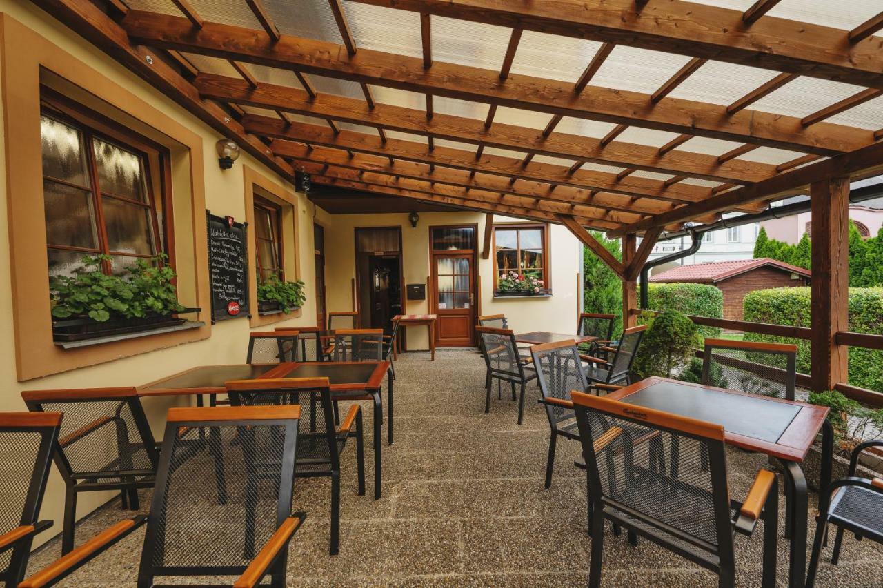 Hotel Taverna Javorník Buitenkant foto