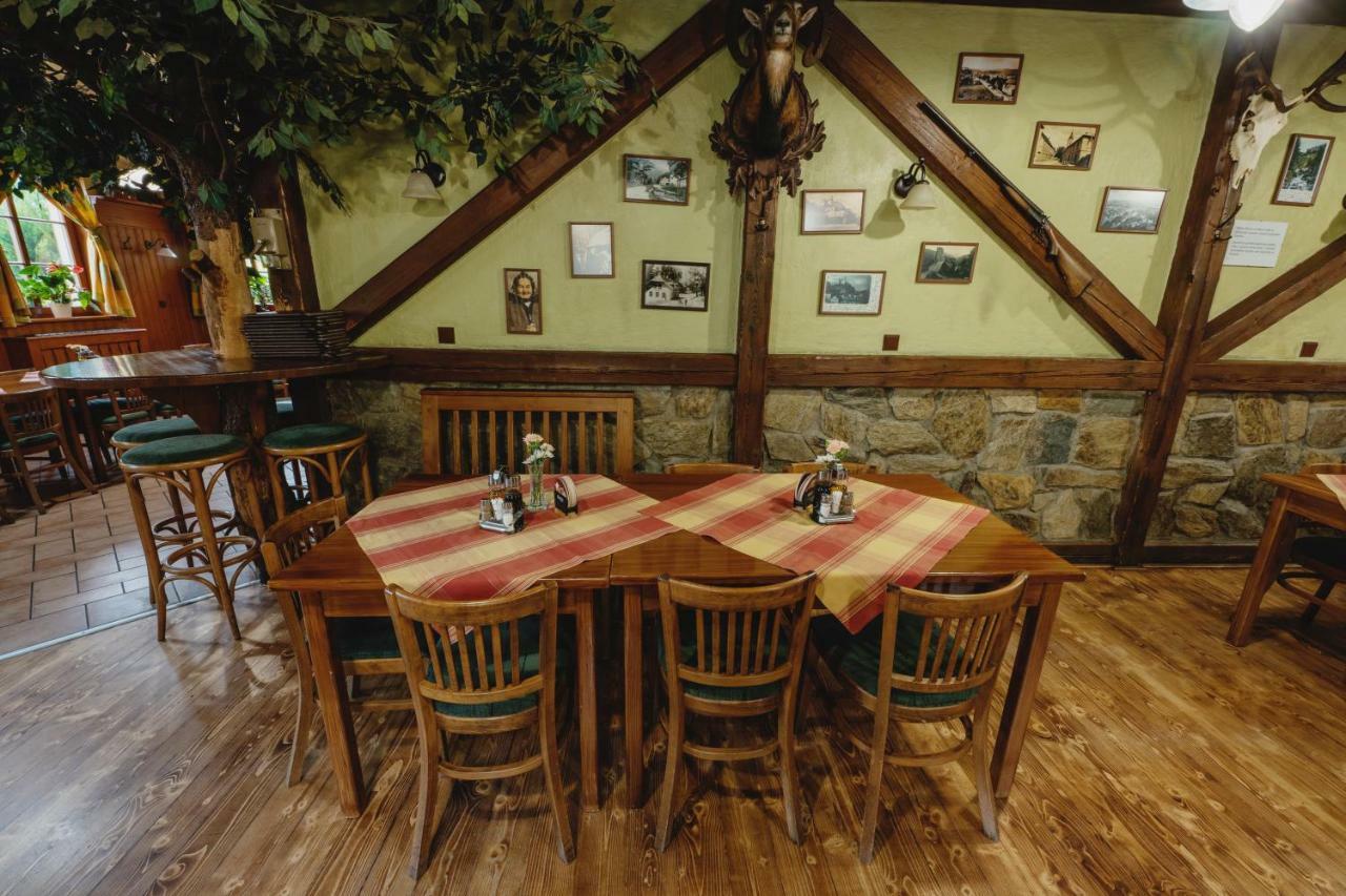 Hotel Taverna Javorník Buitenkant foto
