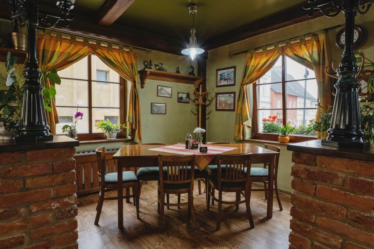 Hotel Taverna Javorník Buitenkant foto