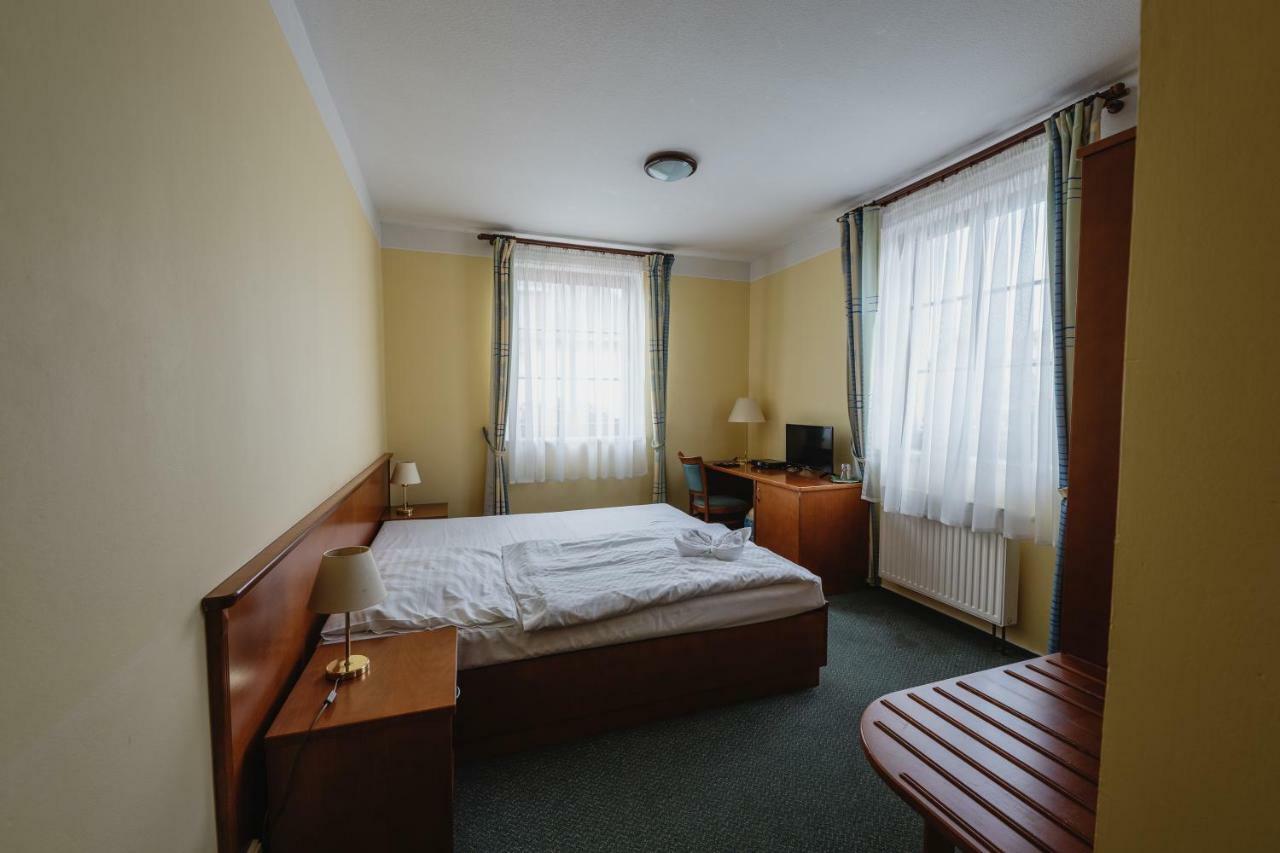 Hotel Taverna Javorník Buitenkant foto