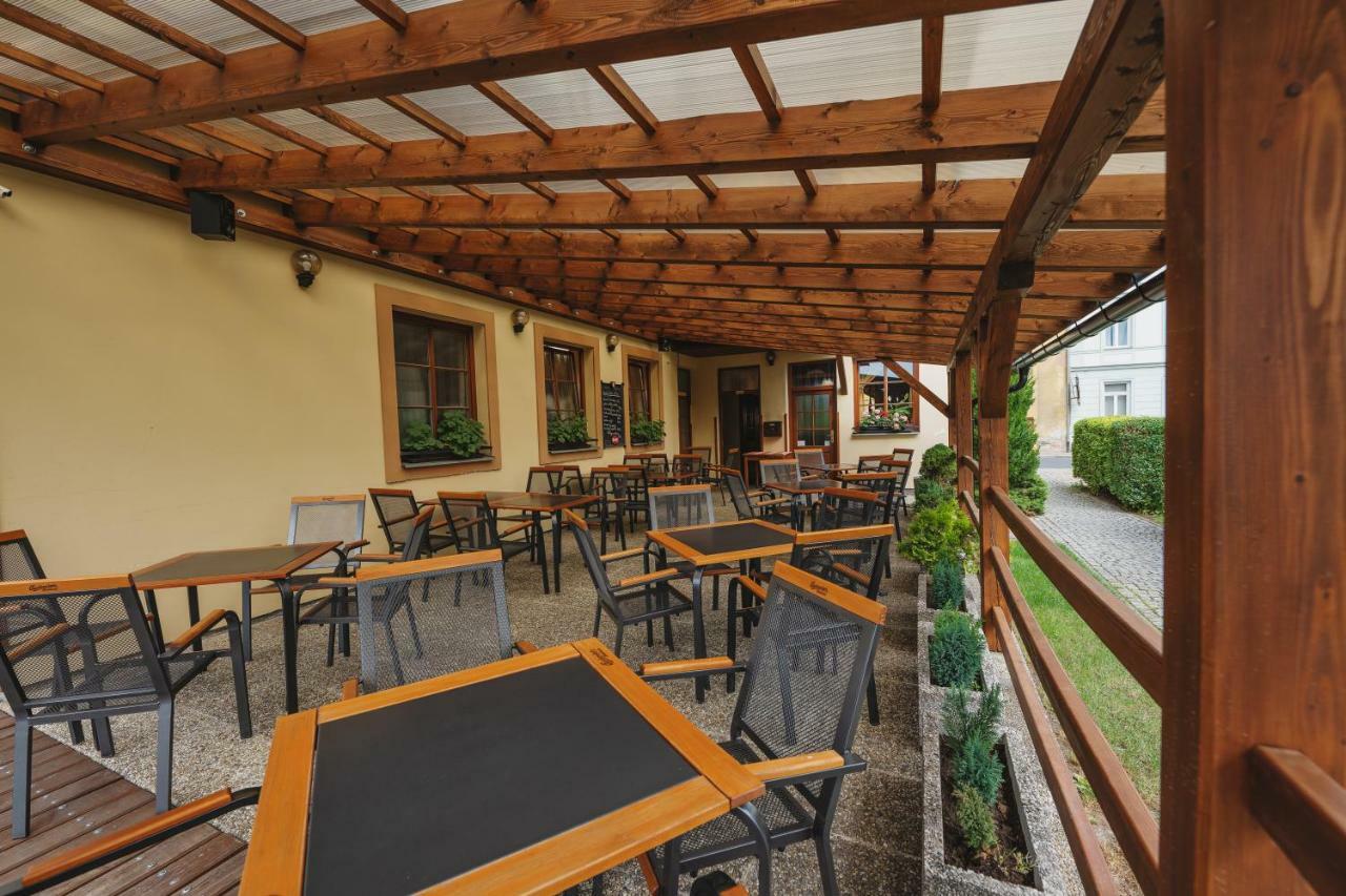 Hotel Taverna Javorník Buitenkant foto