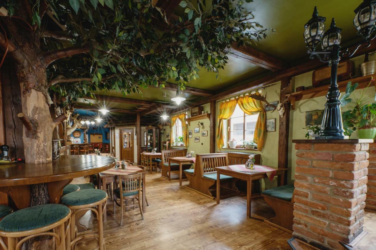 Hotel Taverna Javorník Buitenkant foto