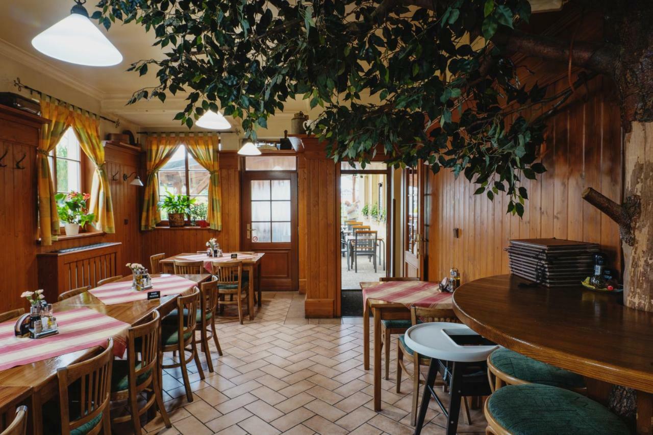 Hotel Taverna Javorník Buitenkant foto
