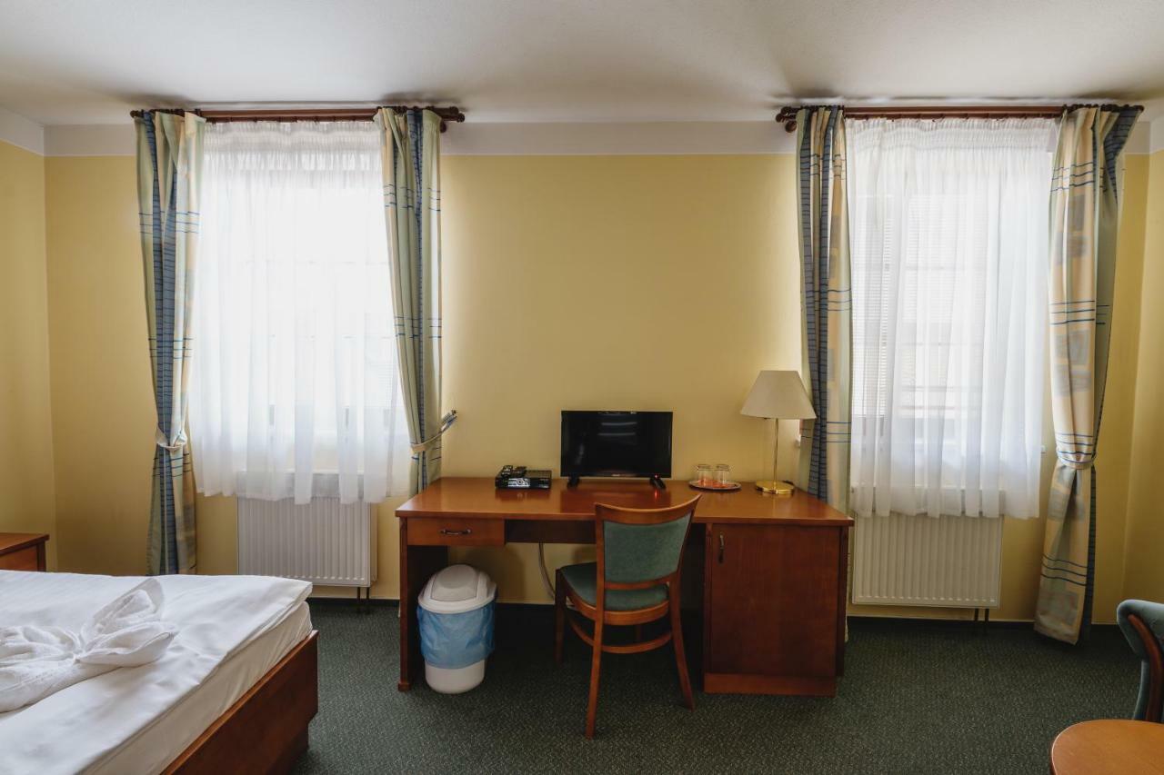 Hotel Taverna Javorník Buitenkant foto