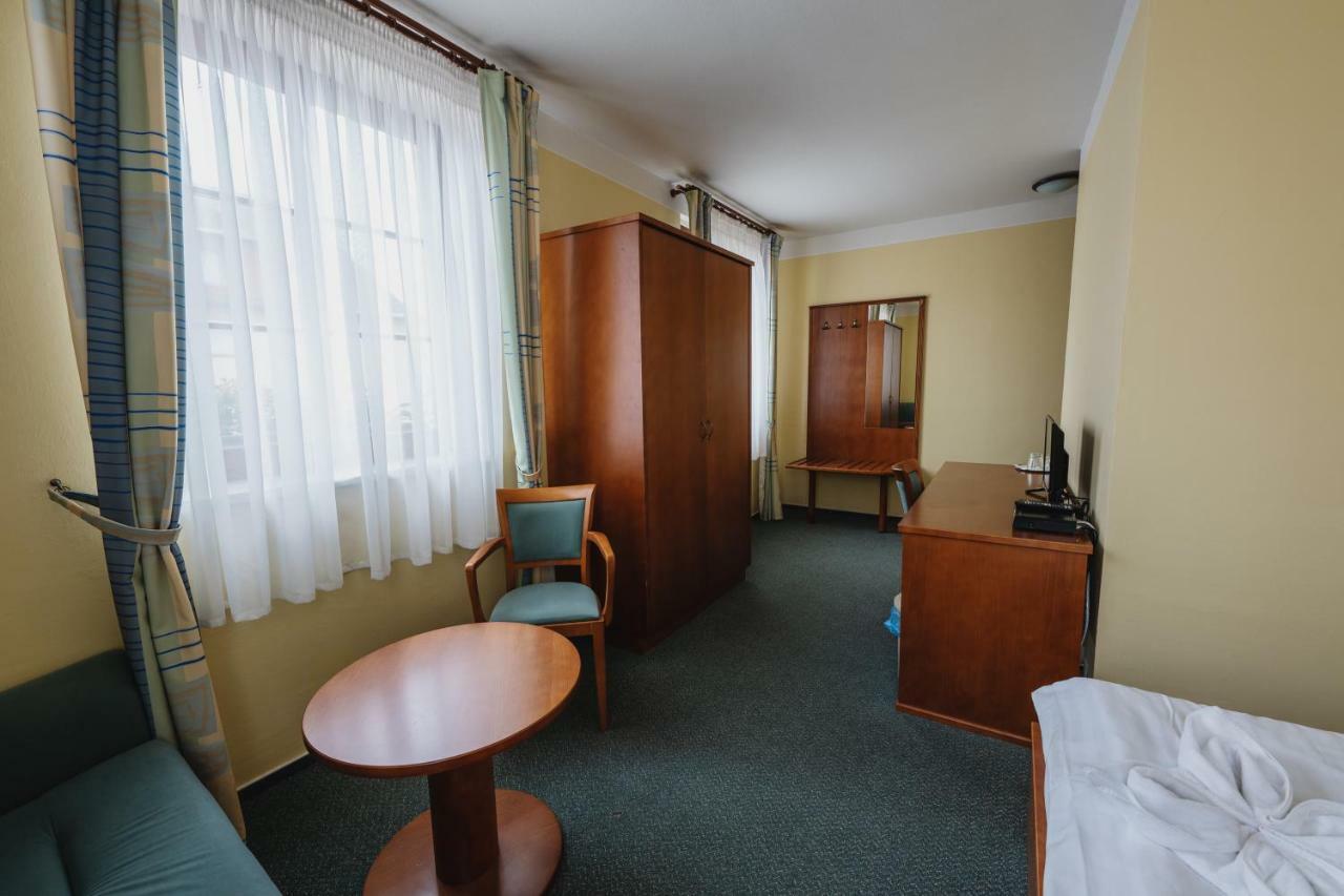 Hotel Taverna Javorník Buitenkant foto