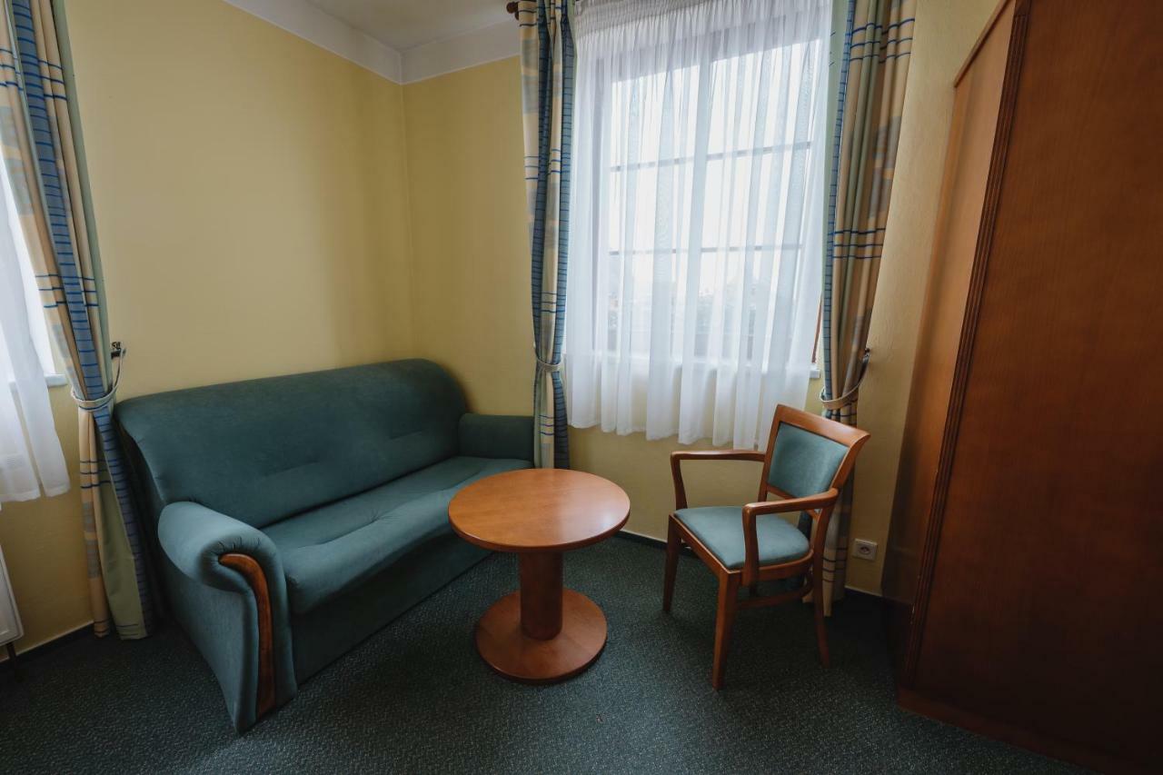 Hotel Taverna Javorník Buitenkant foto